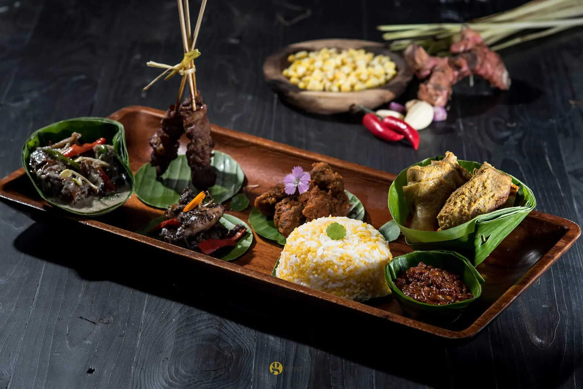 Menu nusantara sate dan nasi kuning Sonokembang Catering Surabaya